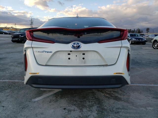 JTDKARFP4H3066463 - 2017 TOYOTA PRIUS PRIM 白色 照片 6
