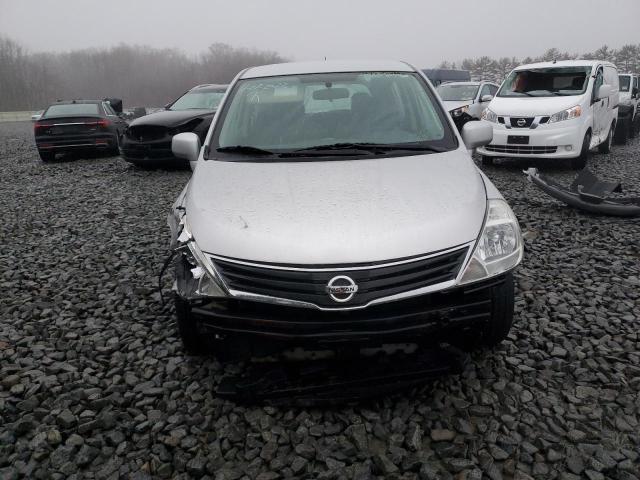 3N1BC1CP1CK285998 - 2012 NISSAN VERSA SILVER photo 5