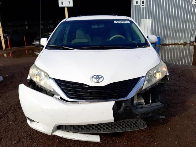 5TDKK3DC0CS212827 - 2012 TOYOTA SIENNA LE WHITE photo 5