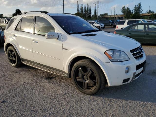 4JGBB77E17A215688 - 2007 MERCEDES-BENZ ML 63 AMG WHITE photo 4