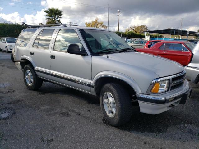 1GNDT13W9SK164005 - 1995 CHEVROLET BLAZER SILVER photo 4