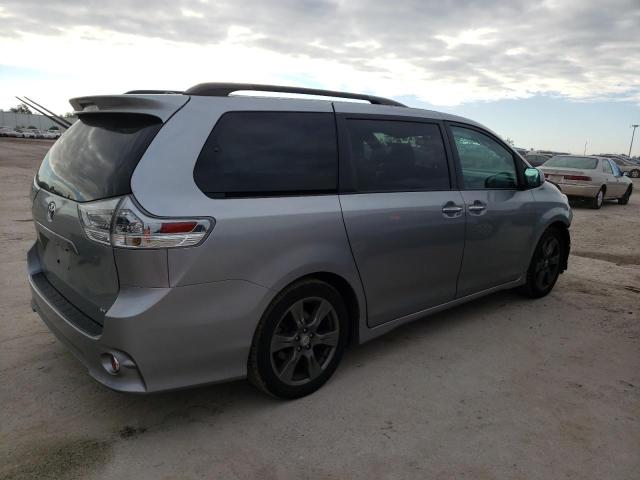 5TDXZ3DC0HS899963 - 2017 TOYOTA SIENNA SE SILVER photo 3