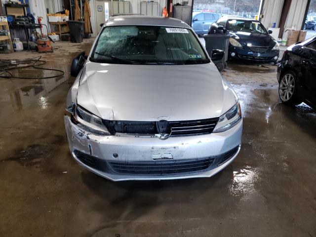 3VW1K7AJ1EM331136 - 2014 VOLKSWAGEN JETTA BASE 银色 照片 5