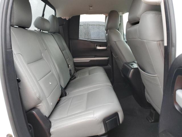 5TFUW5F11JX743319 - 2018 TOYOTA TUNDRA DOU WHITE photo 10
