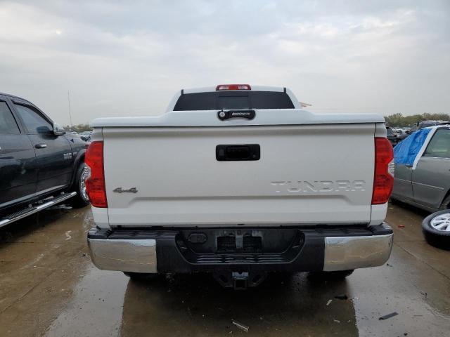 5TFUW5F11JX743319 - 2018 TOYOTA TUNDRA DOU WHITE photo 6