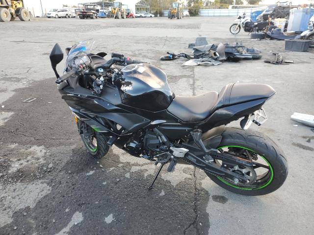 JKAEXEJ17KDA04111 - 2019 KAWASAKI EX650 J შავი ფოტო 3