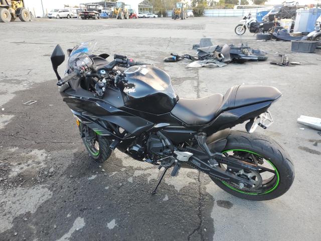 JKAEXEJ17KDA04111 - 2019 KAWASAKI EX650 J BLACK photo 3