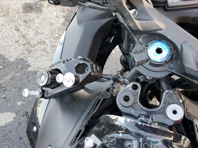 JKAEXEJ17KDA04111 - 2019 KAWASAKI EX650 J შავი ფოტო 9