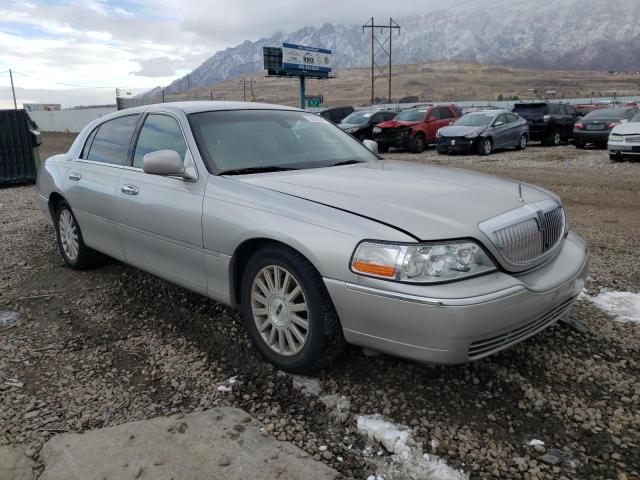 1LNHM82W33Y605235 - 2003 LINCOLN TOWN CAR S SILVER photo 4