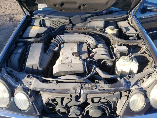 WDBJF55F2VA415785 - 1997 MERCEDES-BENZ E320 BLUE photo 11