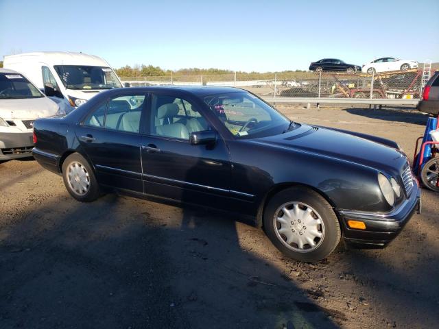 WDBJF55F2VA415785 - 1997 MERCEDES-BENZ E320 BLUE photo 4