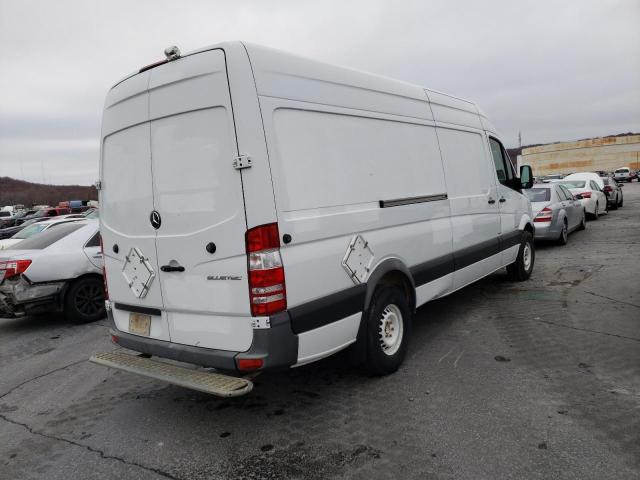 WD3PE8DE6E5902810 - 2014 MERCEDES-BENZ SPRINTER 2 WHITE photo 3