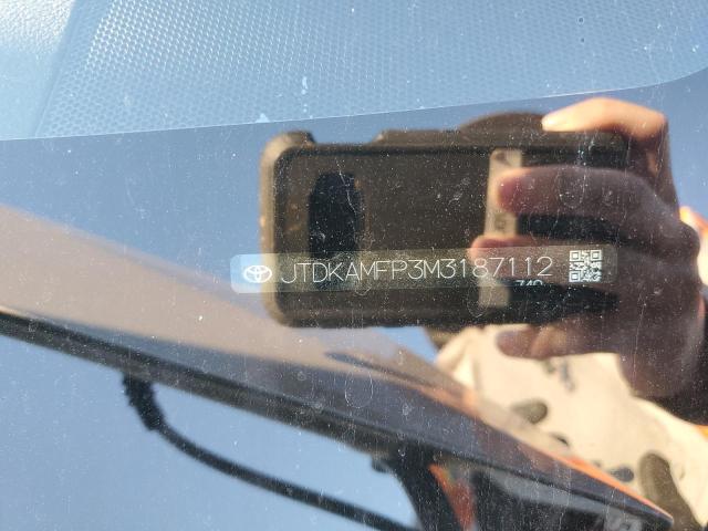 JTDKAMFP3M3187112 - 2021 TOYOTA PRIUS PRIM 银色 照片 12