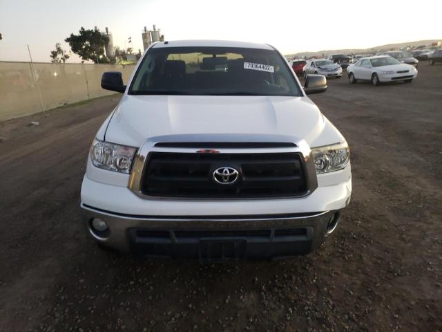 5TFEY5F15AX090217 - 2010 TOYOTA TUNDRA CRE WHITE photo 5