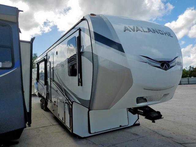 4YDFAVV26NE760021 - 2022 KEYSTONE AVALANCHE 白色 照片 1