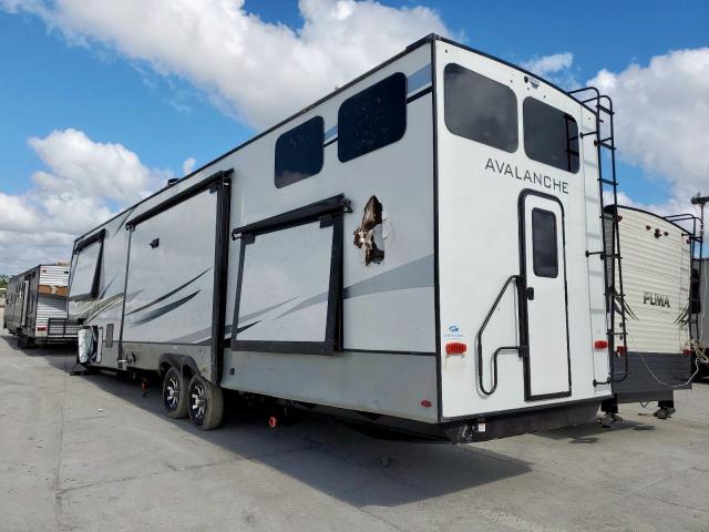 4YDFAVV26NE760021 - 2022 KEYSTONE AVALANCHE 白色 照片 3