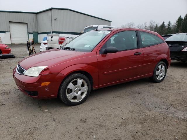 3FAFP31N95R110236 - 2005 FORD FOCUS ZX3 RED photo 1