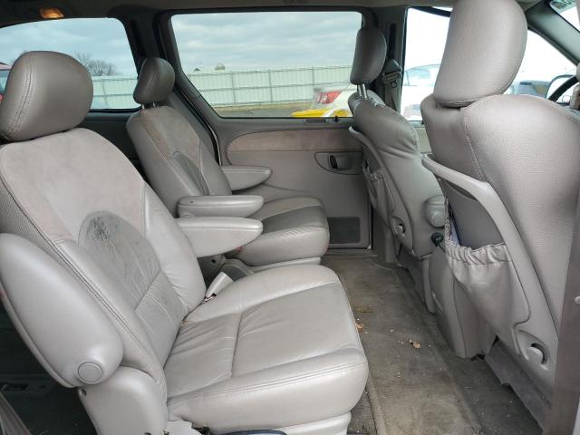2C8GP64L03R234259 - 2003 CHRYSLER TWN & CTRY BEIGE photo 11