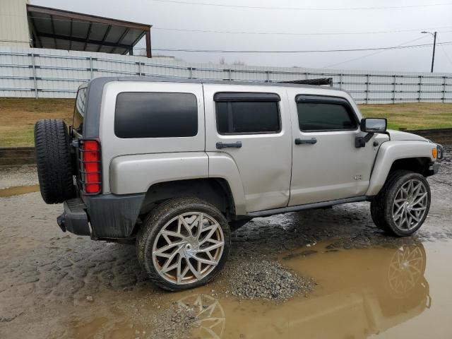 5GTEN13E488165852 - 2008 HUMMER H3 SILVER photo 3