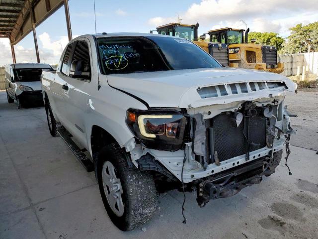 5TFRM5F14JX122832 - 2018 TOYOTA TUNDRA DOU WHITE photo 1