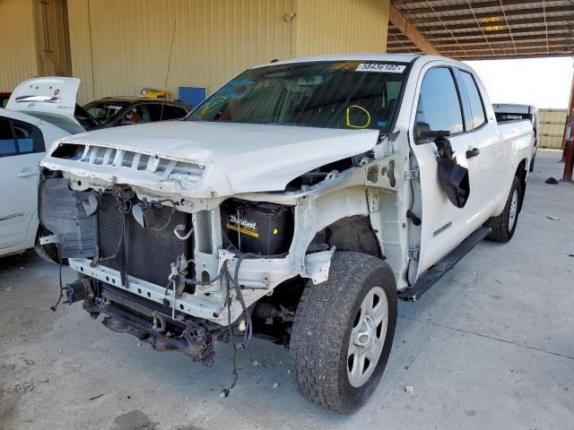 5TFRM5F14JX122832 - 2018 TOYOTA TUNDRA DOU WHITE photo 2