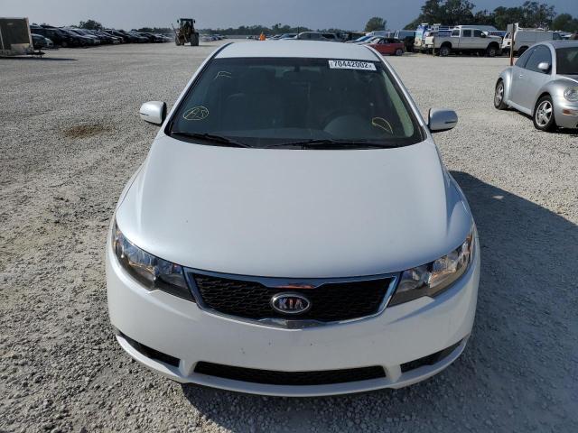 KNAFU4A22C5594195 - 2012 KIA FORTE EX WHITE photo 5