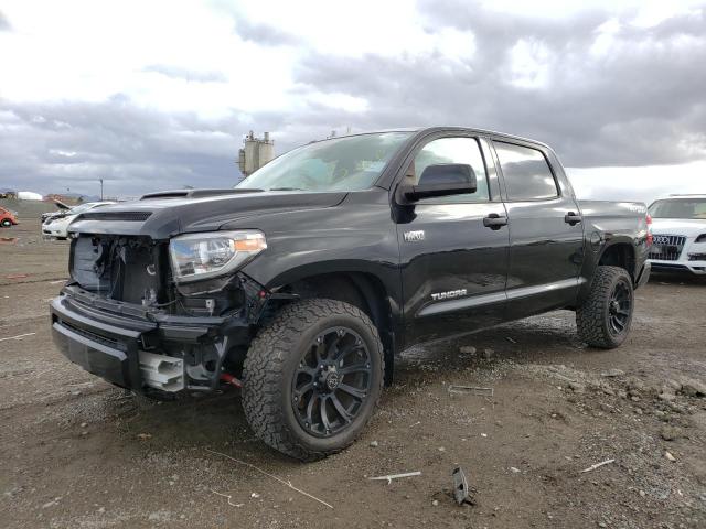 5TFDY5F19JX762713 - 2018 TOYOTA TUNDRA BLACK photo 2