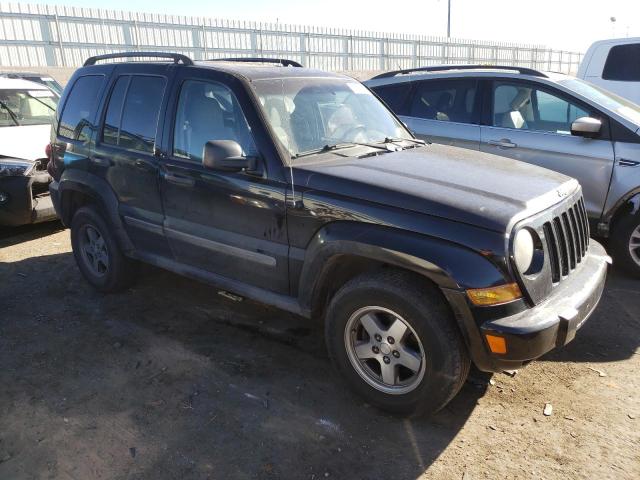 1J4GL38KX5W642897 - 2005 JEEP LIBERTY RE BLACK photo 4