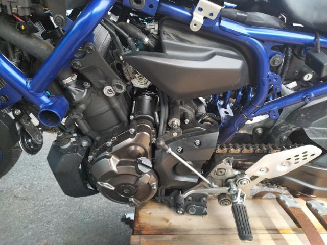 JYARM06E7GA009549 - 2016 YAMAHA FZ07 TWO TONE photo 7