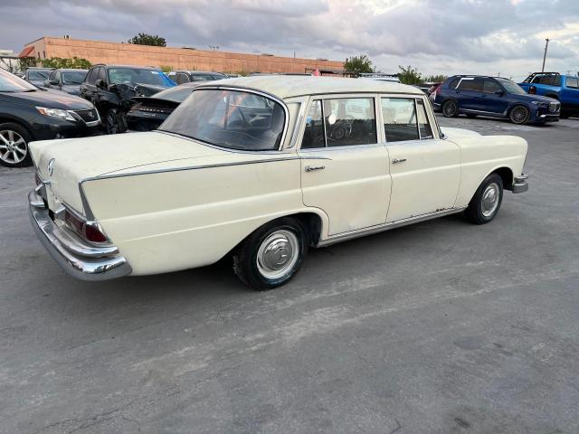 1101212127666 - 1964 MERCEDES-BENZ 220 S WHITE photo 4