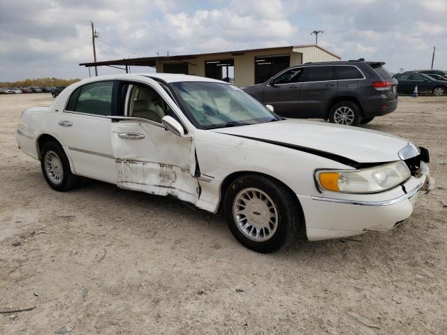 1LNHM83W61Y661178 - 2001 LINCOLN TOWN CAR C WHITE photo 4