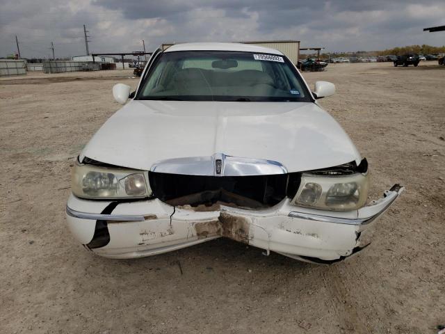 1LNHM83W61Y661178 - 2001 LINCOLN TOWN CAR C WHITE photo 5