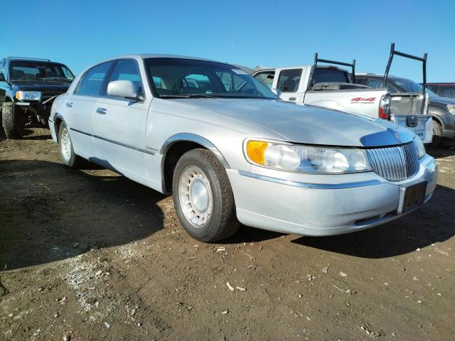 1LNHM81W3YY821546 - 2000 LINCOLN TOWN CAR E SILVER photo 4