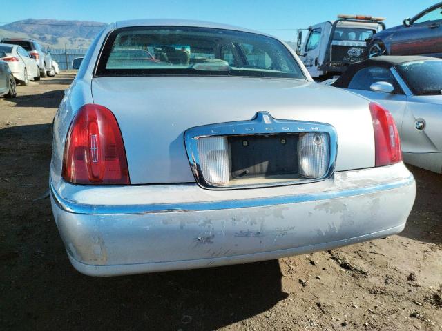 1LNHM81W3YY821546 - 2000 LINCOLN TOWN CAR E SILVER photo 6