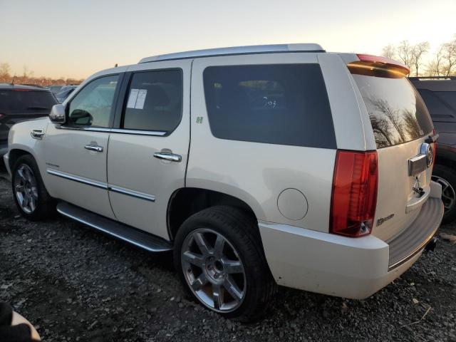 1GYS4EEJ6BR326163 - 2011 CADILLAC ESCALADE H WHITE photo 2