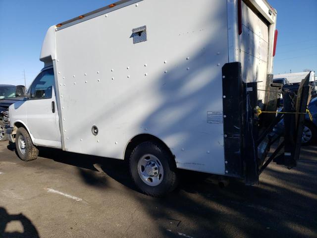 1GBHG31U671123702 - 2007 CHEVROLET EXPRESS CA WHITE photo 2