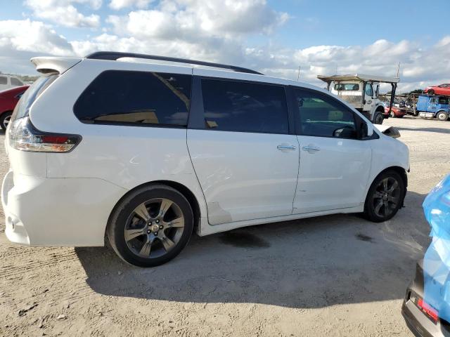 5TDXK3DC3GS720768 - 2016 TOYOTA SIENNA SE WHITE photo 3