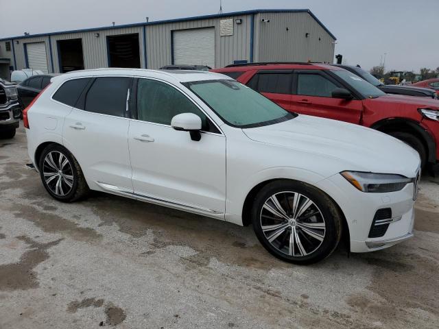 YV4062RL5N1965491 - 2022 VOLVO XC60 B6 IN WHITE photo 4