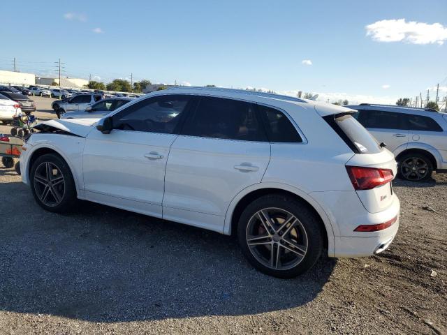 WA1A4AFY8J2230400 - 2018 AUDI SQ5 PREMIU WHITE photo 2