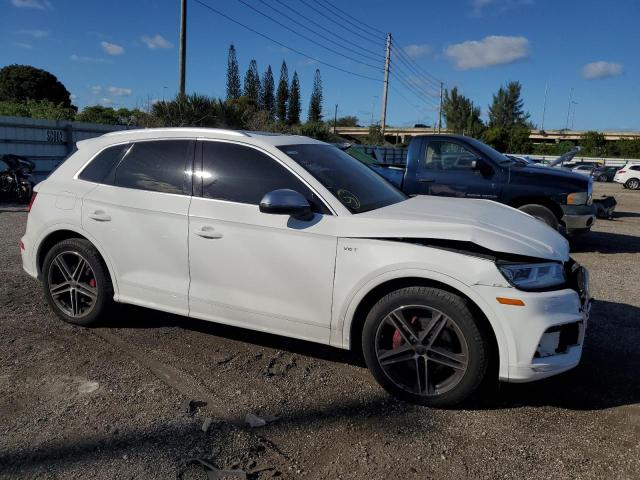 WA1A4AFY8J2230400 - 2018 AUDI SQ5 PREMIU WHITE photo 4