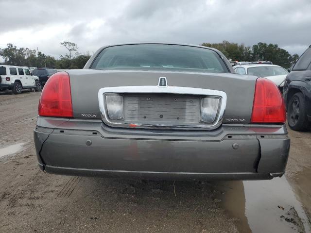 1LNHM81W24Y655286 - 2004 LINCOLN TOWN CAR E GRAY photo 6