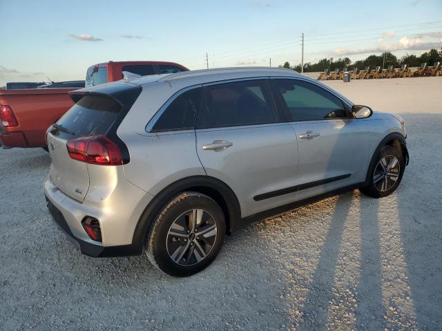 KNDCB3LC6M5471366 - 2021 KIA NIRO LX SILVER photo 3