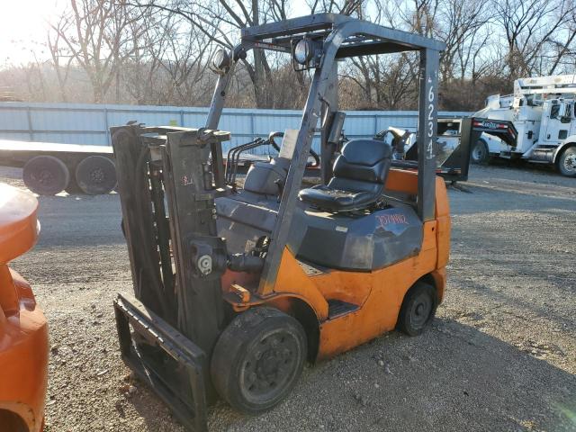 83708 - 2005 TOYOTA FORK LIFT ORANGE photo 2