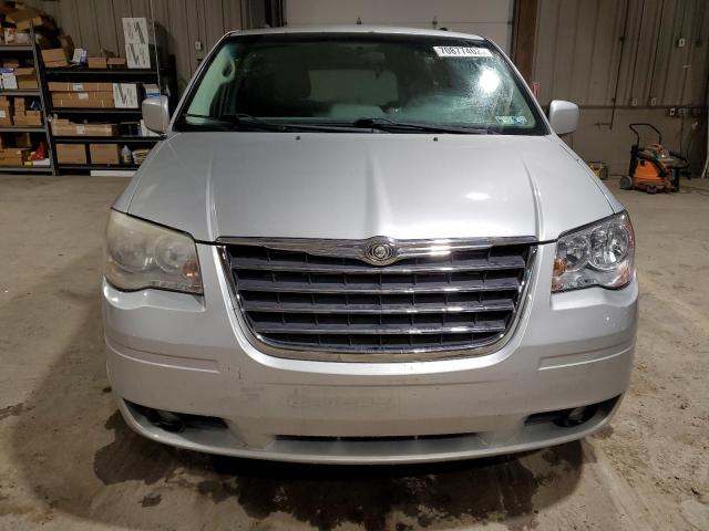 2A4RR5D1XAR308663 - 2010 CHRYSLER TOWN & COU 银色 照片 5