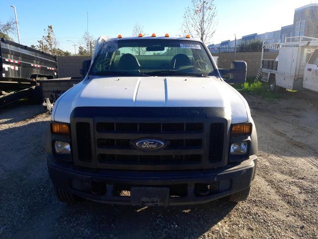 1FDAF57R28EB67104 - 2008 FORD F550 SUPER WHITE photo 5