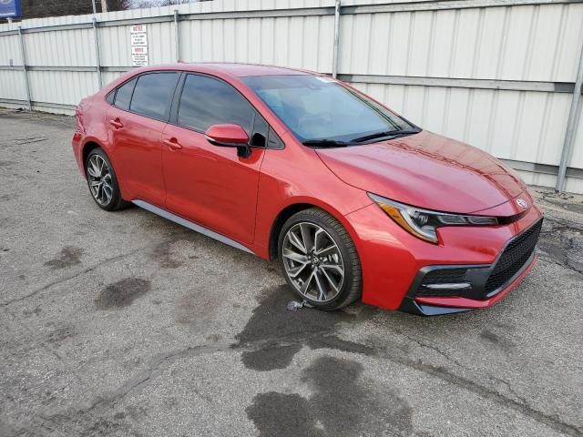 5YFS4MCE0MP068239 - 2021 TOYOTA COROLLA SE RED photo 4