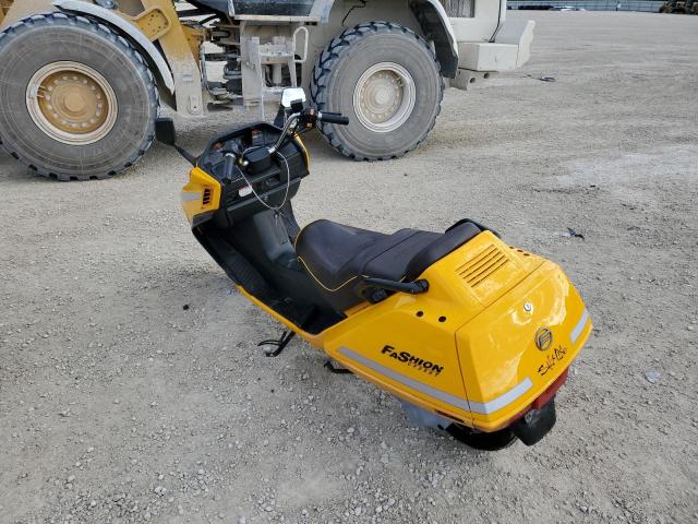 LCETDNP1896300957 - 2009 CFHG MOPED YELLOW photo 3