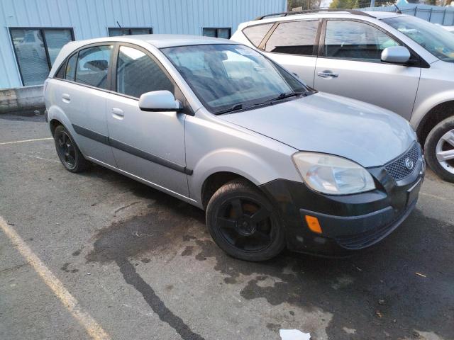 KNADE163166080731 - 2006 KIA RIO 5 GRAY photo 4