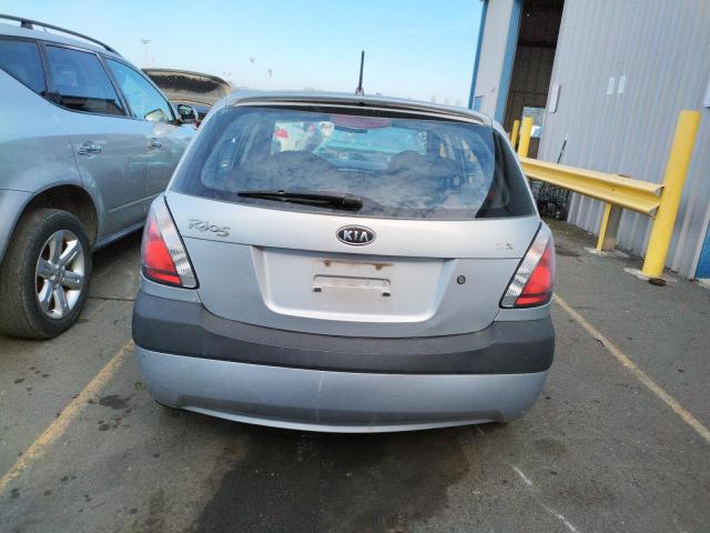 KNADE163166080731 - 2006 KIA RIO 5 GRAY photo 6