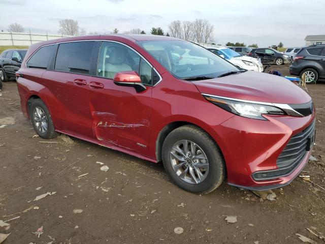 5TDKRKEC2MS043142 - 2021 TOYOTA SIENNA LE RED photo 4